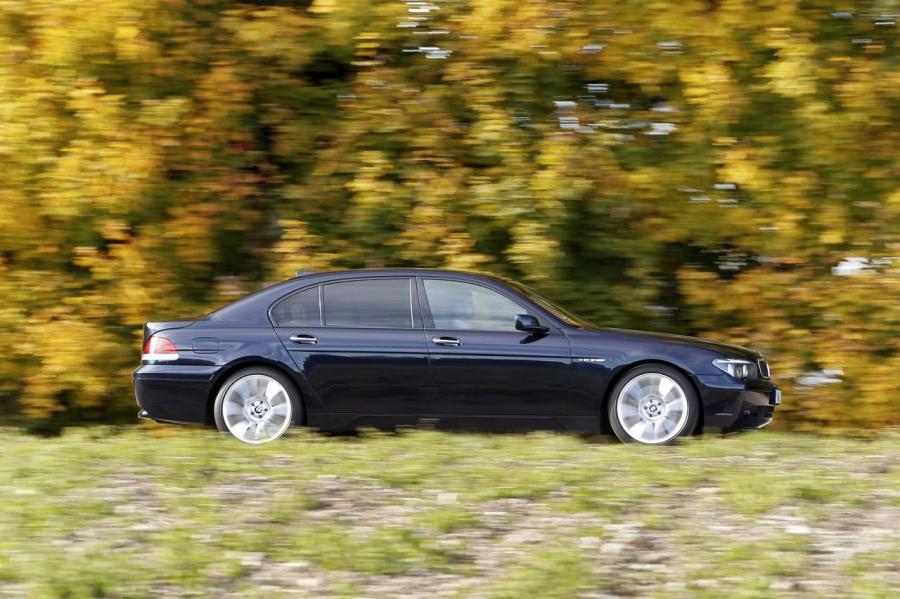  BMW 760i 2001 года  (фото 6 из 11)
